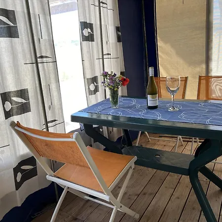 Holiday home Луксозна Каравана На Плажа *